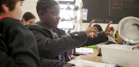 Students develop science projects using a 5-step framework.