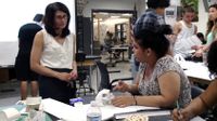 Teacher and student are discussing about the student project.