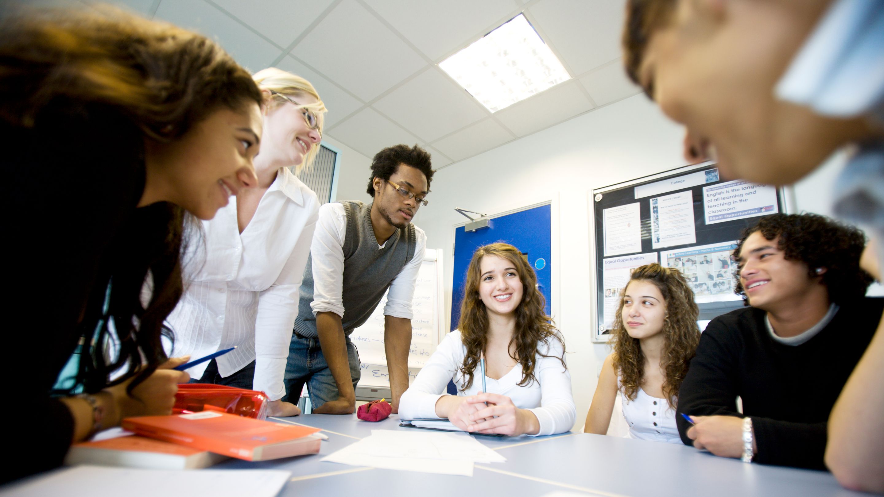 Science language. ANYCLASS образование. Медийная грамотность фото. Картинки бизнес скул. Debates in the Classroom.