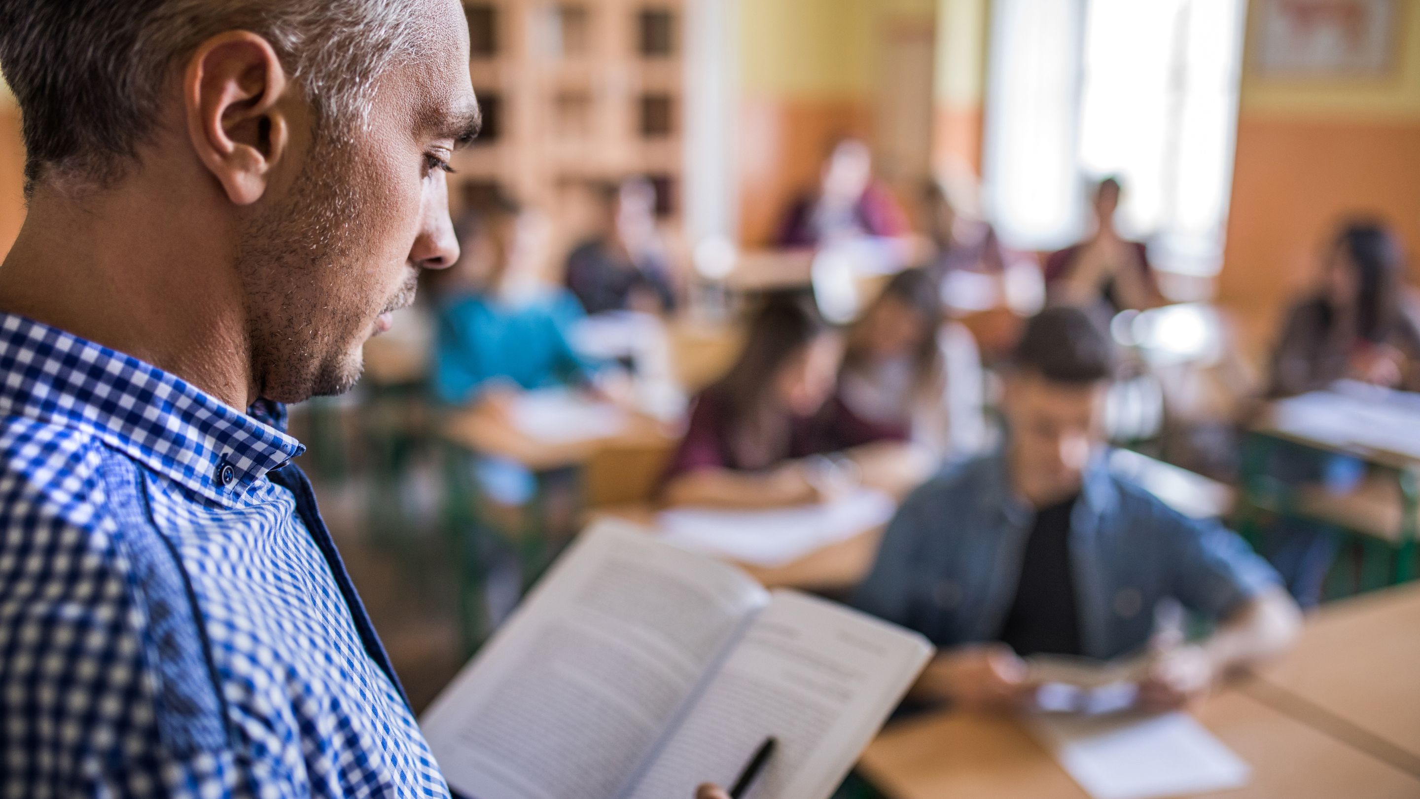 The Benefits of Reading Aloud to Middle School Students | Edutopia