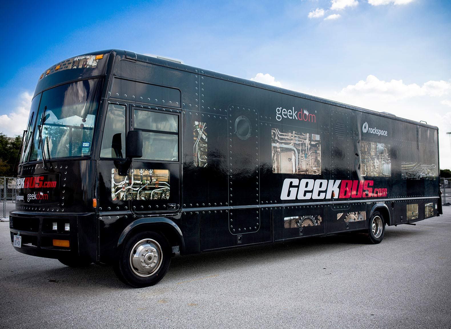 The Geekbus is a mobile science, technology, engineering, and math (STEM) lab in San Antonio, Texas, that gives underserved K–12 students the opportunity to learn about robotics, renewable energy, and more.