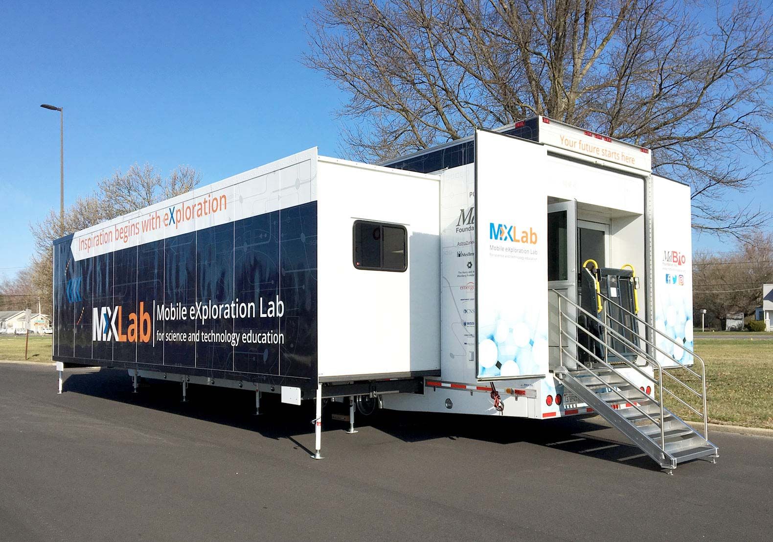 MdBioLab’s sibling, the MXLab is a 53-foot, double-expandable trailer that opens up to a 1,000-square-foot lab with curricula in biology, chemistry, environmental science, and data-set modeling.