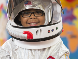 Kid in an astronaut costume